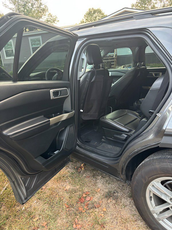 Used 2022 Ford Explorer XLT w/ Equipment Group 202A AWD/4WD image 8