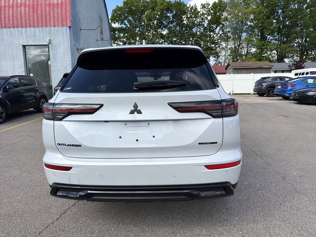 New 2026 Mitsubishi Outlander LE FWD image 5