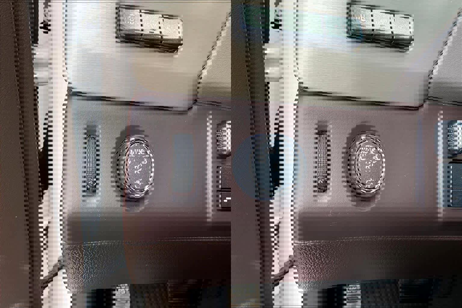 Used 2019 GMC Yukon Denali w/ Denali Ultimate Package image 14