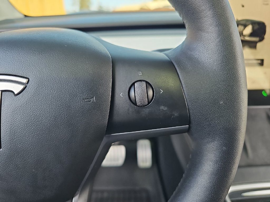 Used 2022 Tesla Model Y Performance AWD/4WD image 19