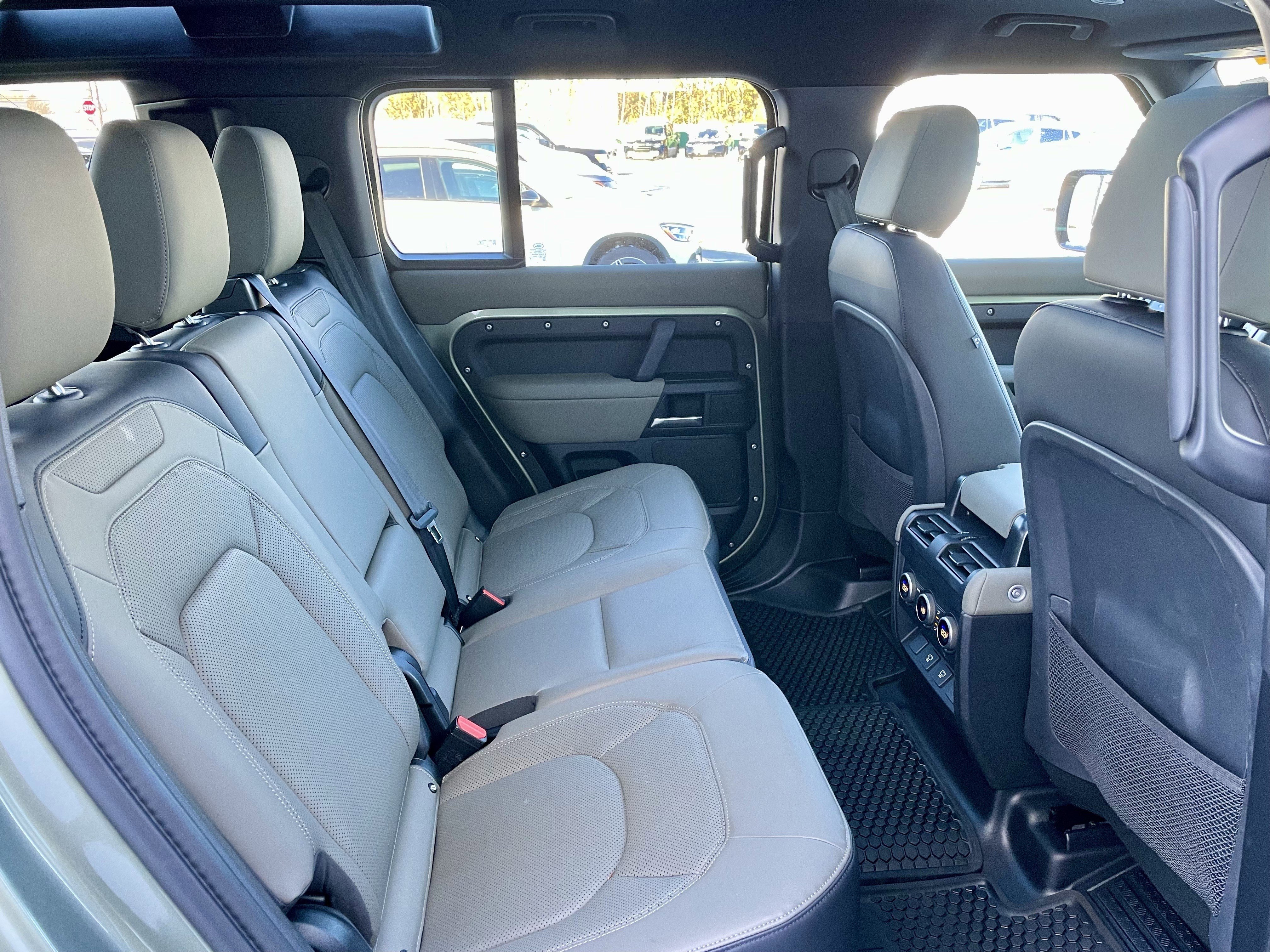 Certified 2025 Land Rover Defender 110 X-Dynamic SE image 31