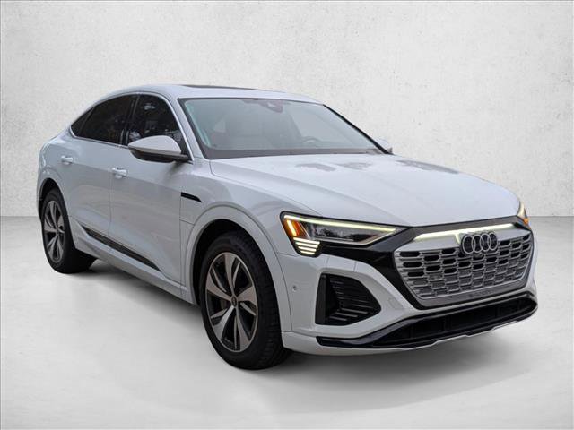 Used 2024 Audi Q8 e-tron Prestige image 3