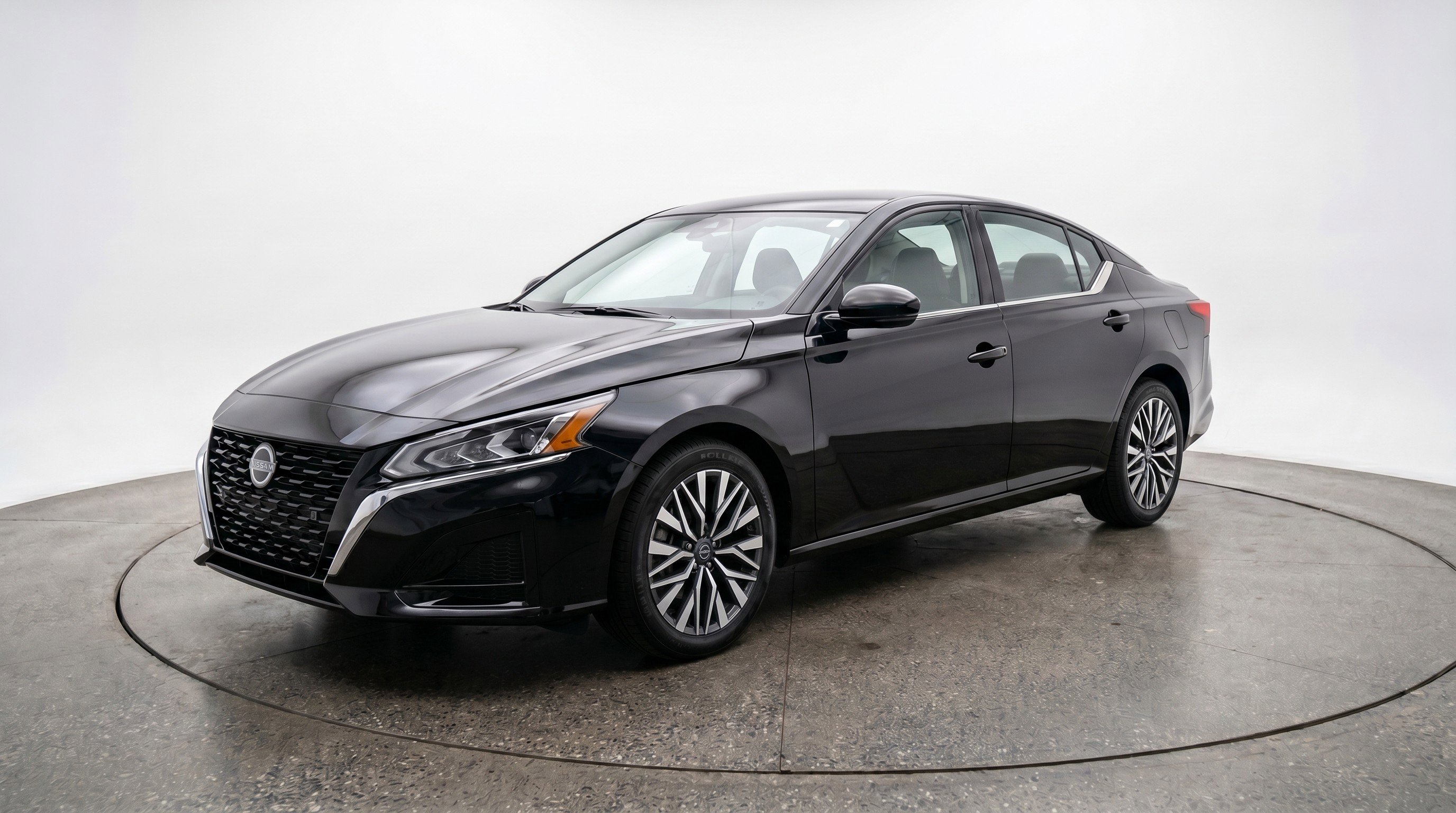 Used 2025 Nissan Altima 2.5 SV FWD image 3