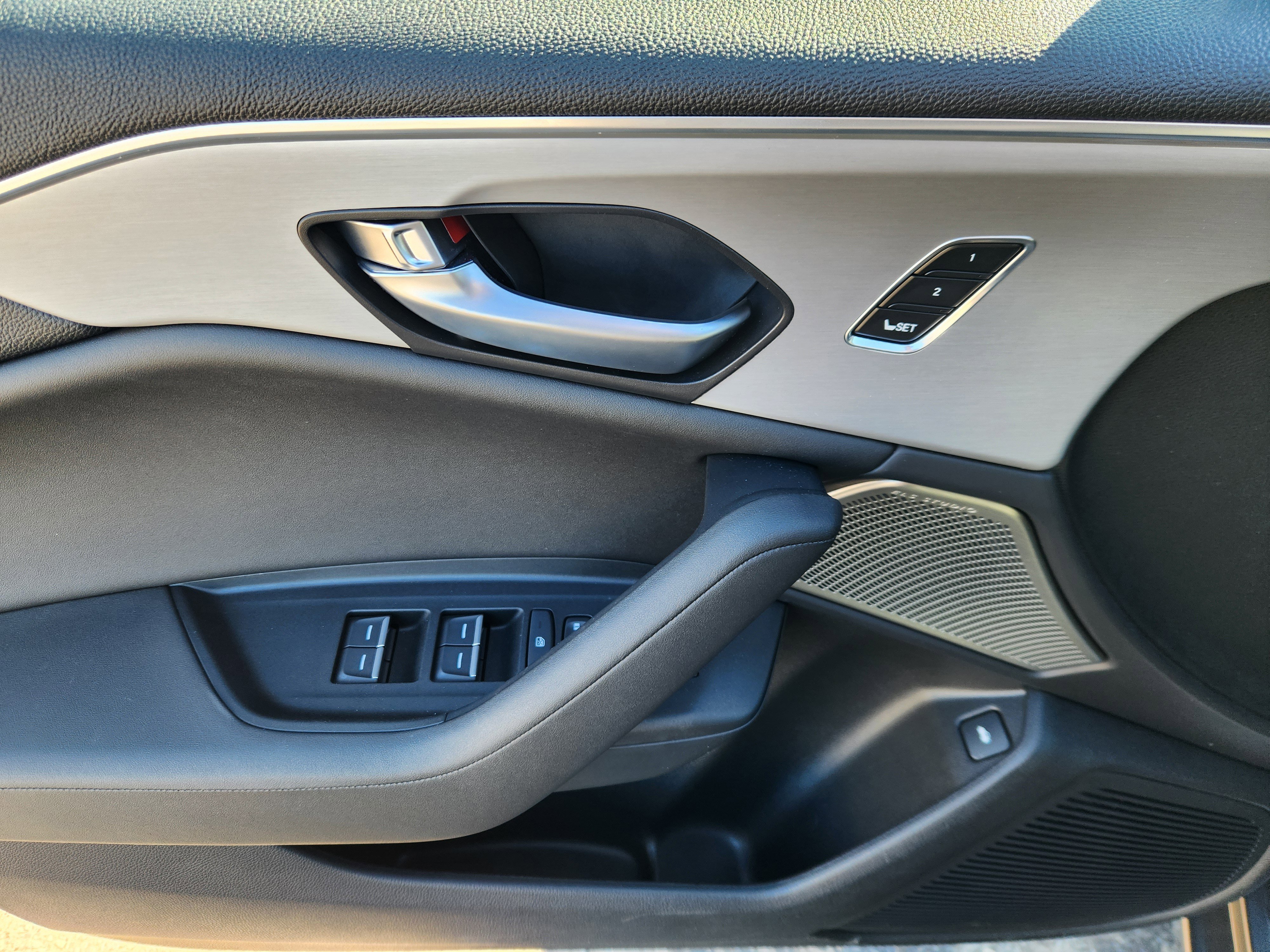 Certified 2025 Acura TLX w/ Technology Package image 18