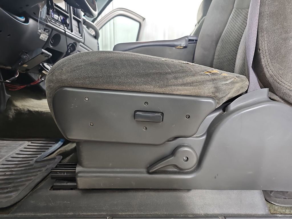 Used 2003 Chevrolet Silverado 2500 LS image 32