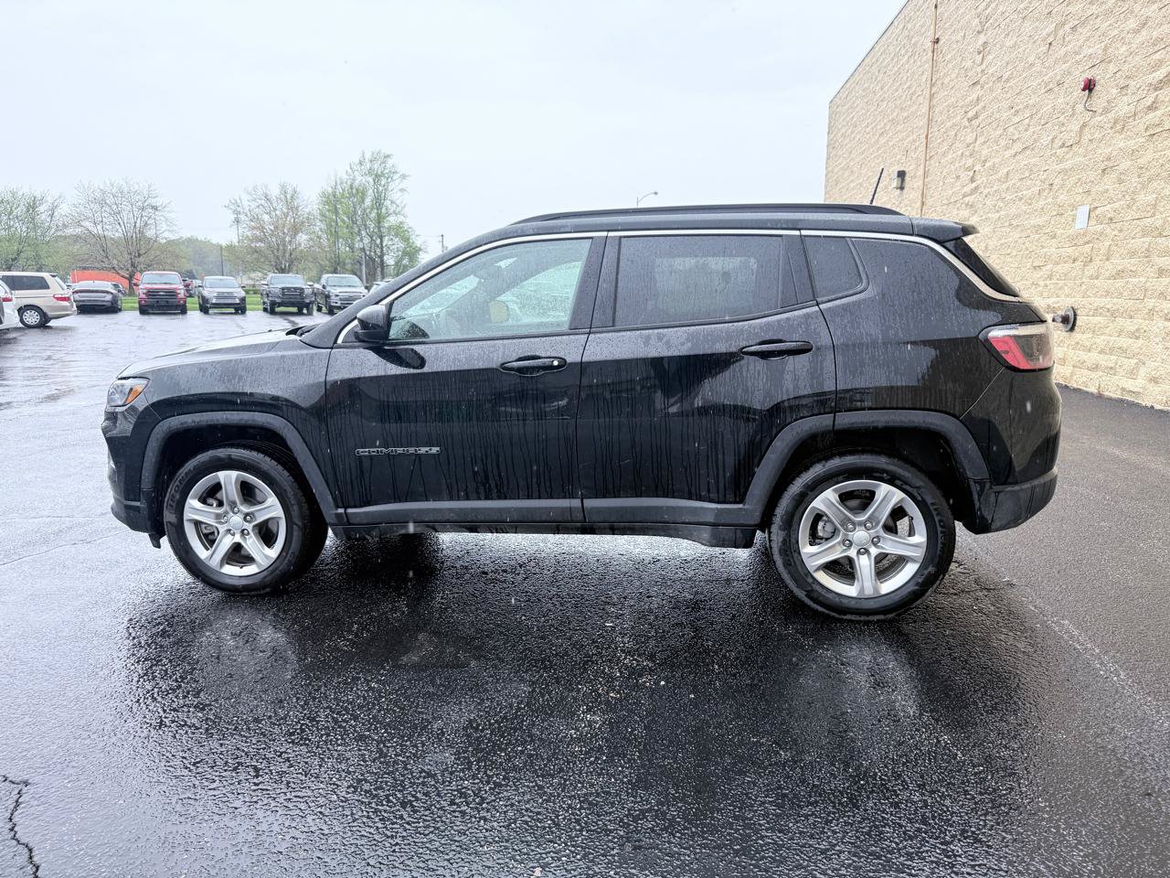 Used 2024 Jeep Compass Latitude w/ Altitude Special Edition AWD/4WD image 2