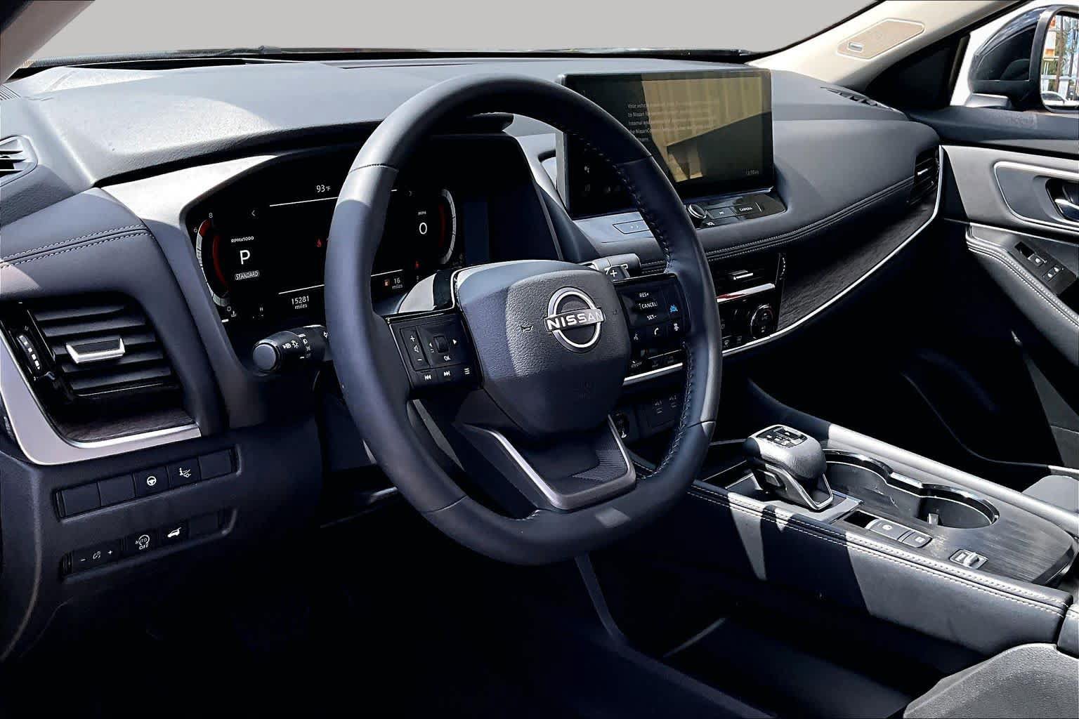 Certified 2025 Nissan Rogue Platinum w/ Platinum Premium Package FWD image 18