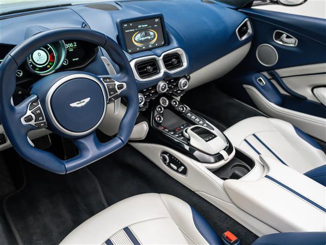 Used 2023 Aston Martin V8 Vantage Roadster image 3