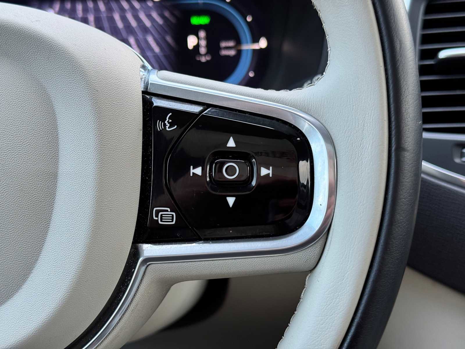 Certified 2023 Volvo XC90 T8 Core w/ Protection Package Premier image 28