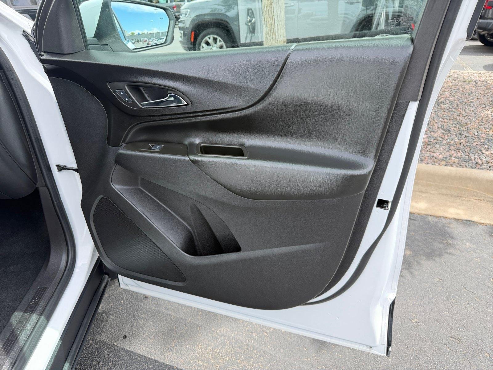 Used 2024 Chevrolet Equinox LT AWD/4WD image 16