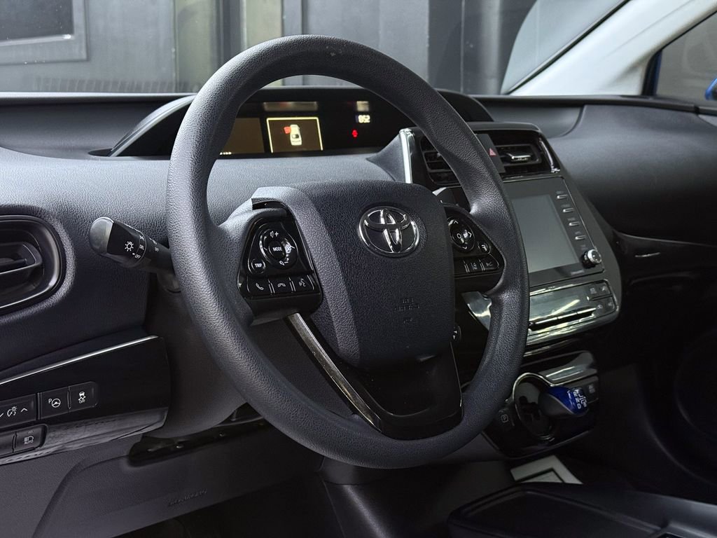 Used 2022 Toyota Prius LE image 15