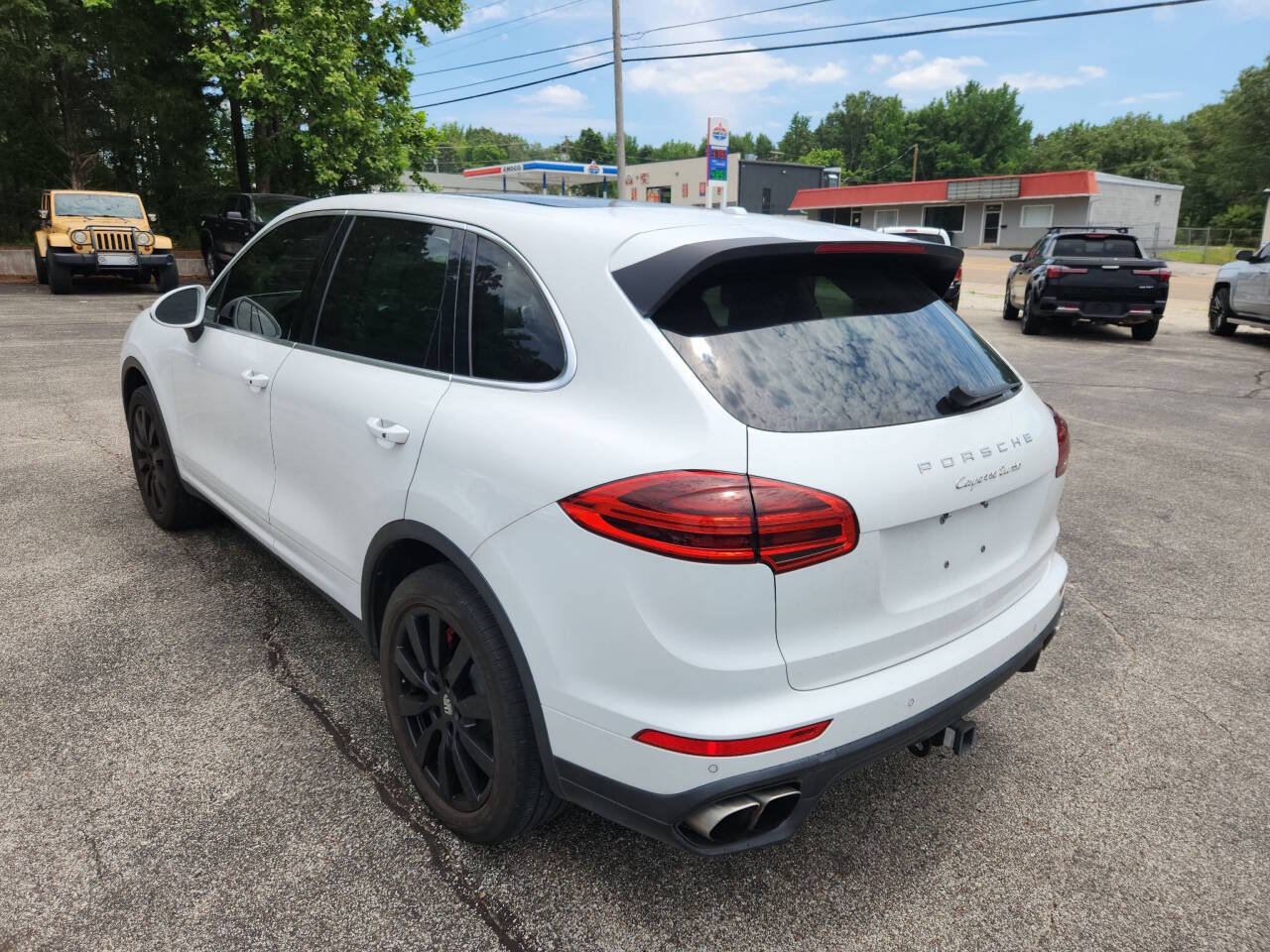 Used 2015 Porsche Cayenne Turbo AWD/4WD image 6