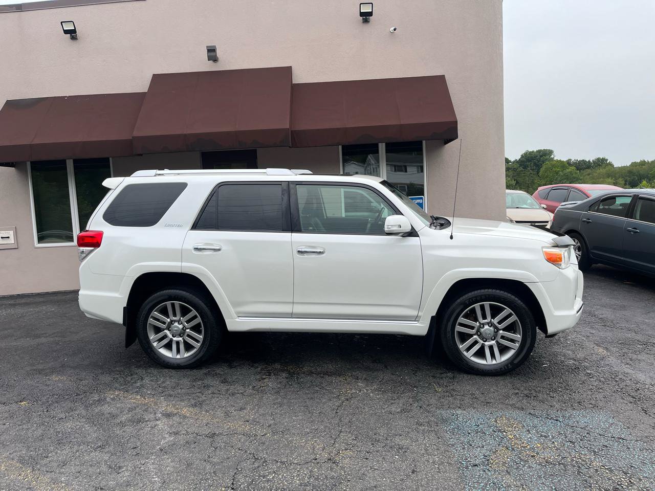 Used 2010 Toyota 4Runner Limited AWD/4WD image 4