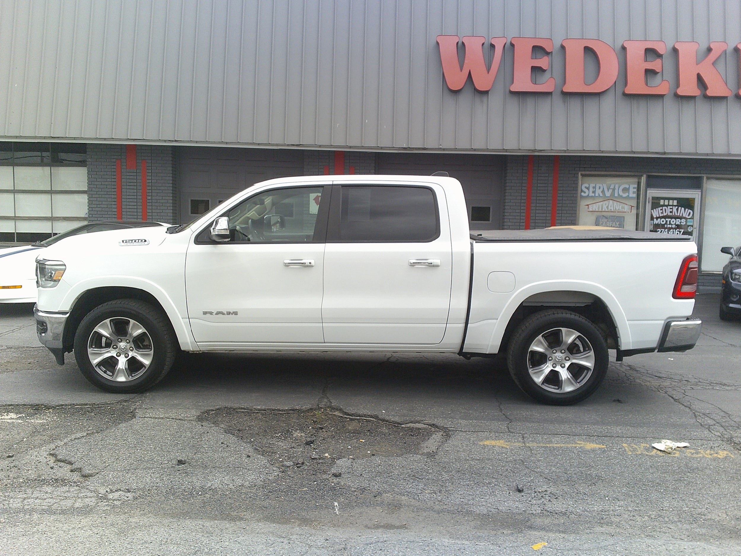 Used 2021 RAM 1500 Laramie AWD/4WD image 2