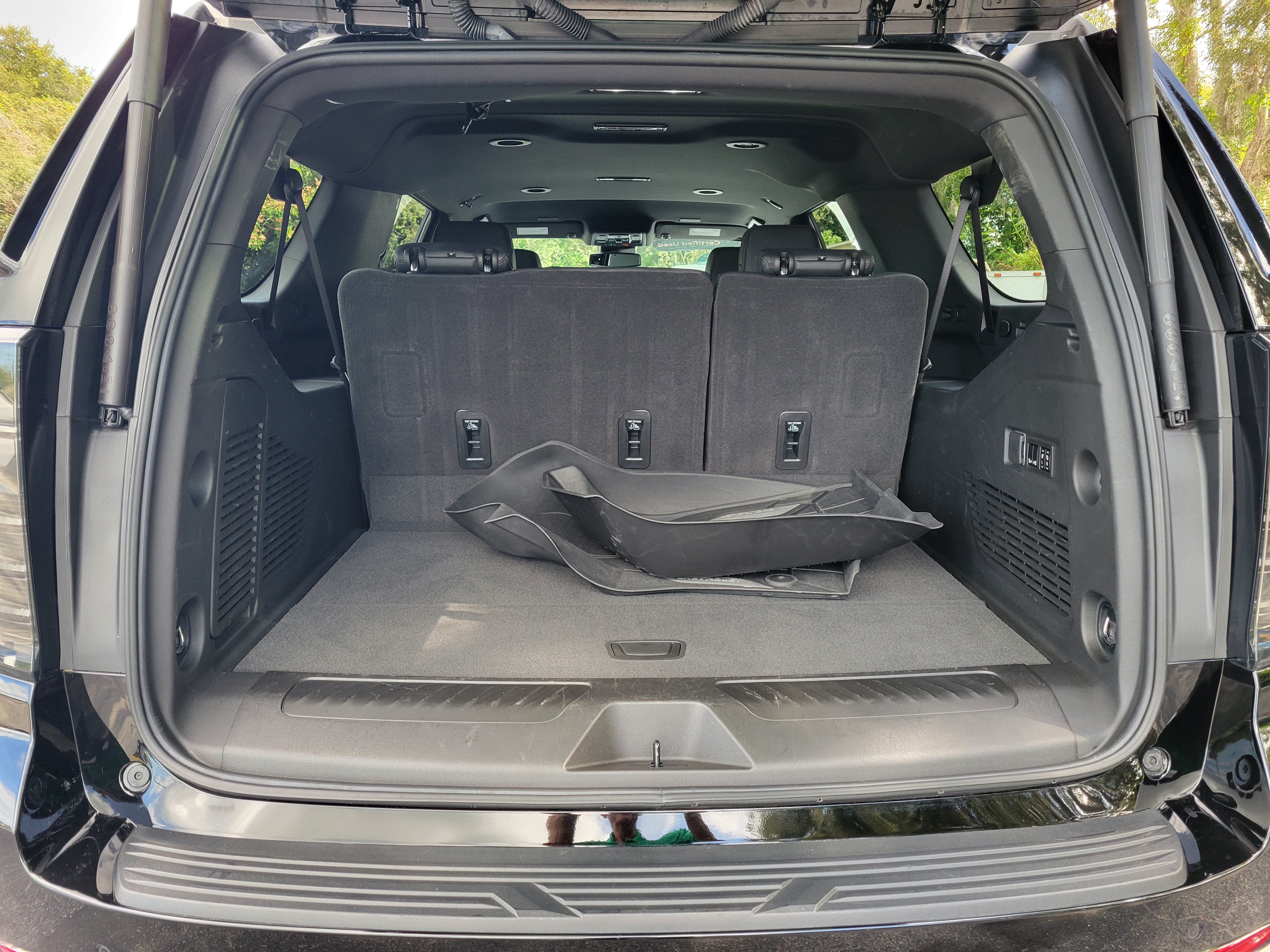 Used 2026 Chevrolet Suburban LT w/ Comfort Package RWD image 8
