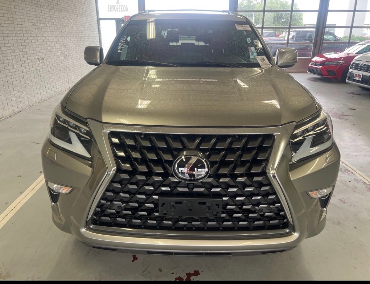 Used 2023 Lexus GX 460 Luxury w/ Accessory Package AWD/4WD image 2
