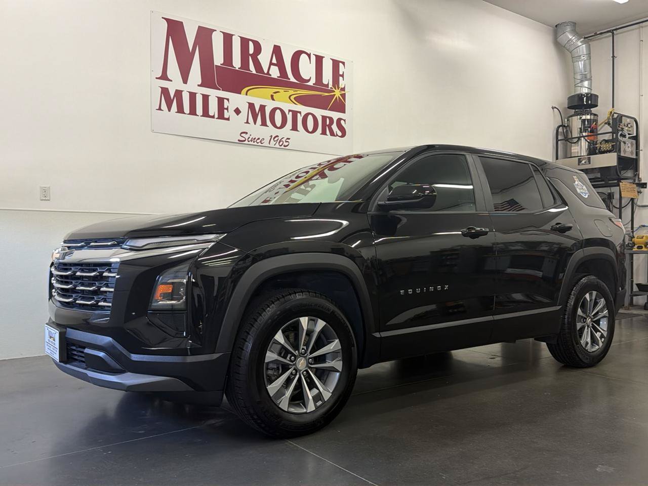Used 2026 Chevrolet Equinox LT AWD/4WD image 3