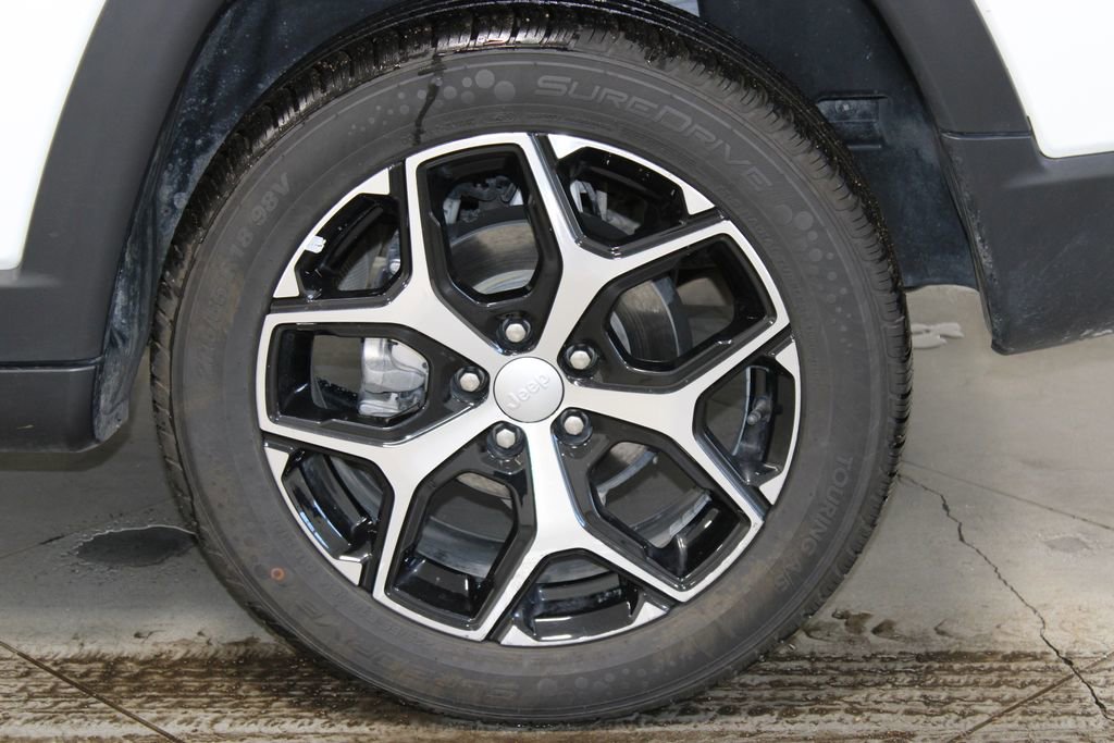 Used 2024 Jeep Compass Limited image 17