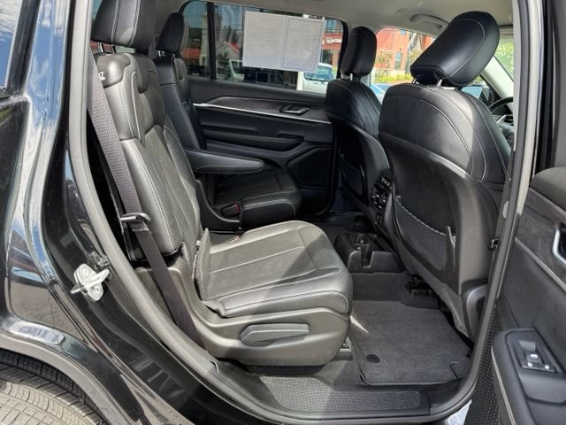 Used 2023 Jeep Grand Cherokee L Limited AWD/4WD image 11