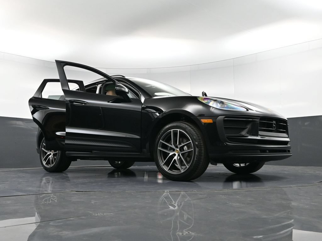 Certified 2026 Porsche Macan AWD/4WD image 38
