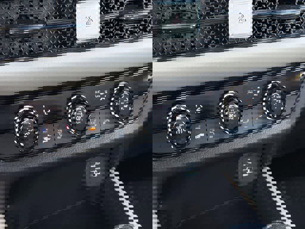 Used 2025 Honda HR-V LX image 16