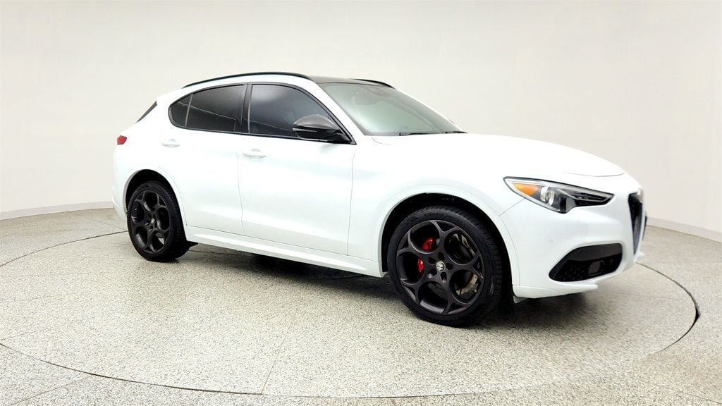Used 2023 Alfa Romeo Stelvio Veloce AWD/4WD image 3