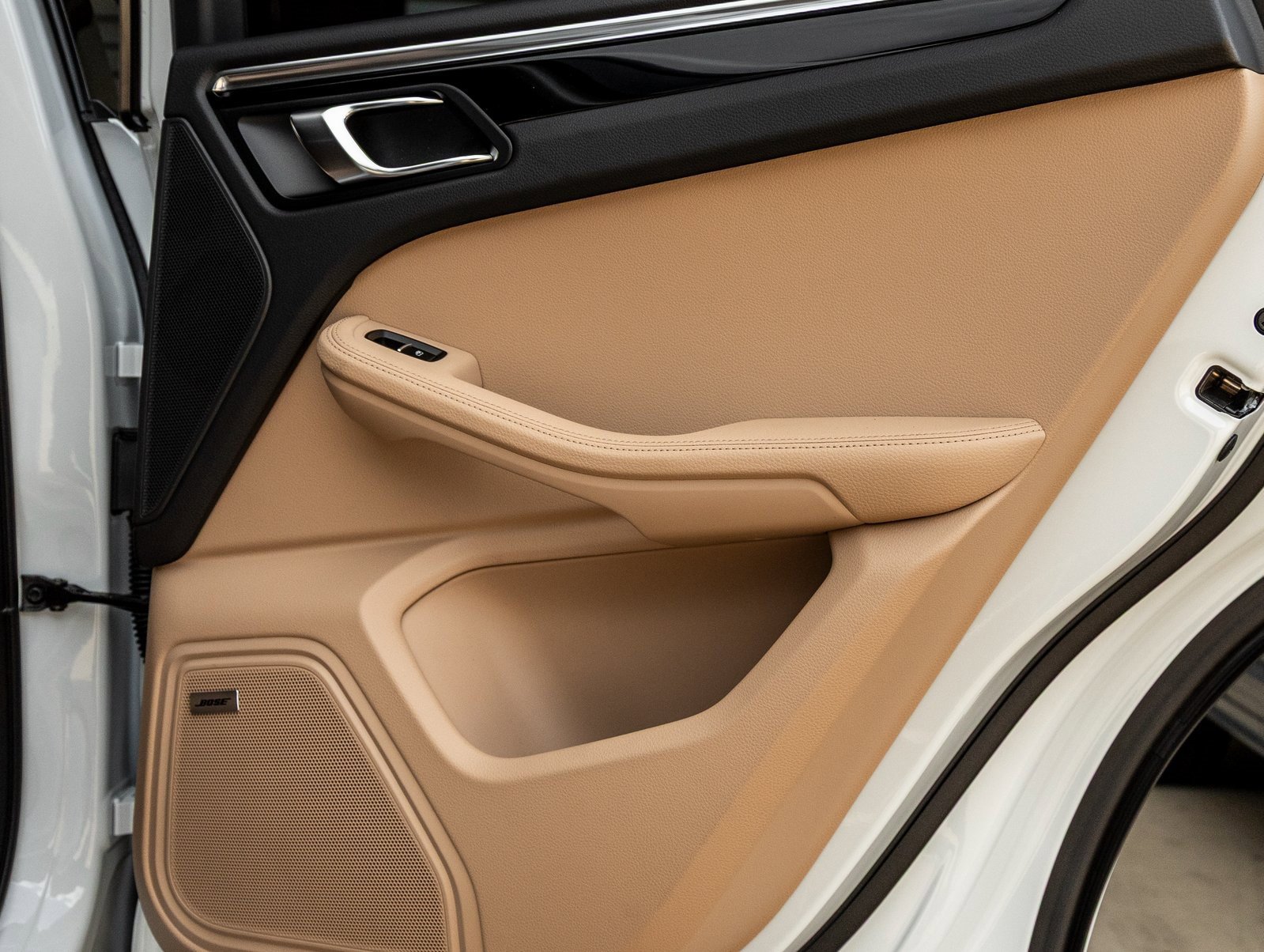 Used 2025 Porsche Macan image 34