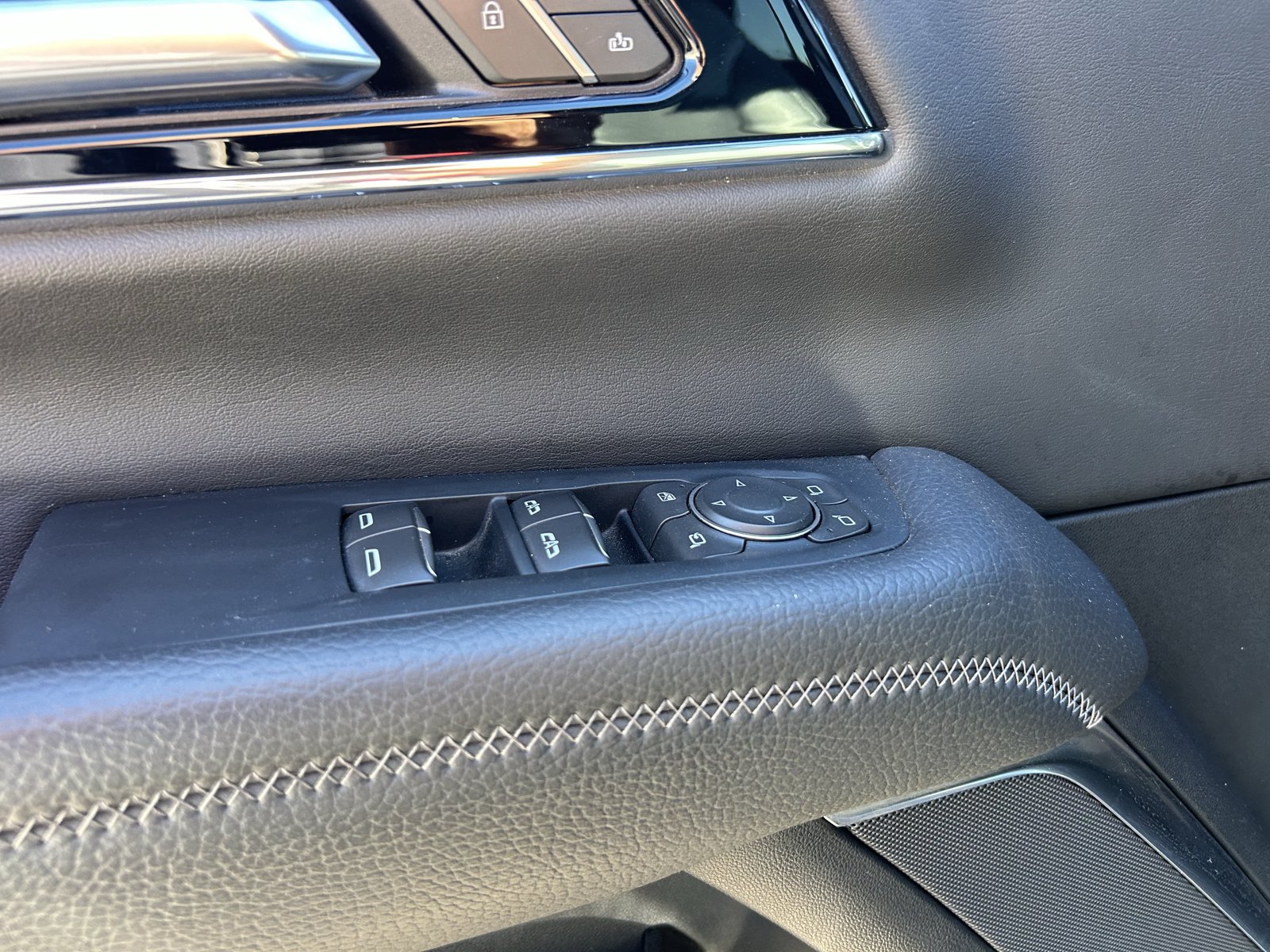Certified 2025 GMC Yukon Denali AWD/4WD image 16
