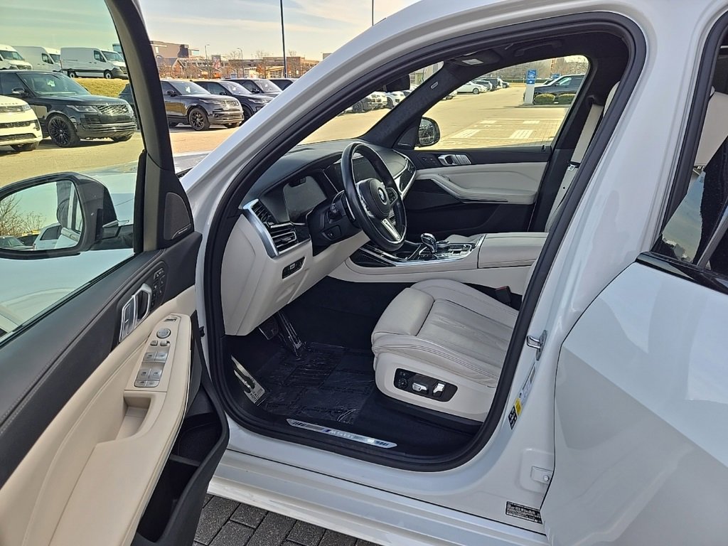 Used 2022 BMW X7 M50i image 16