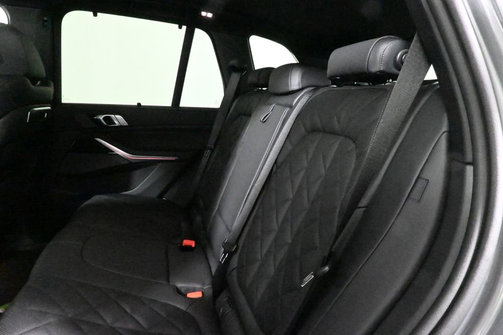 Used 2026 BMW X5 xDrive50e w/ M Sport Package image 4