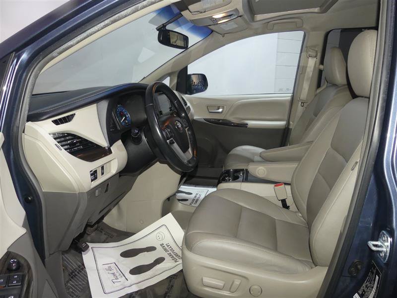 Used 2015 Toyota Sienna XLE FWD image 21