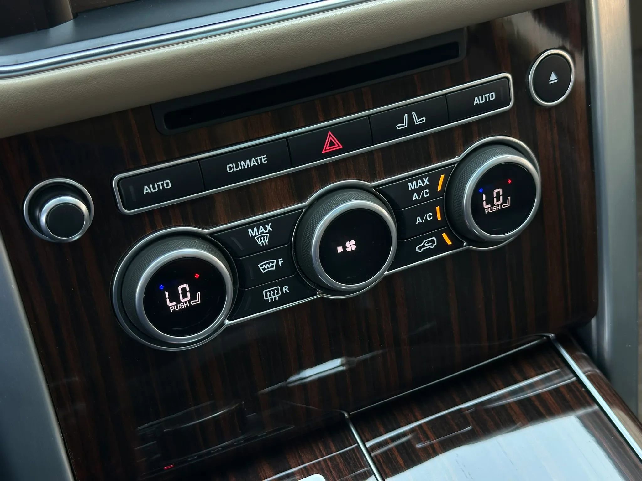 Used 2016 Land Rover Range Rover HSE image 39