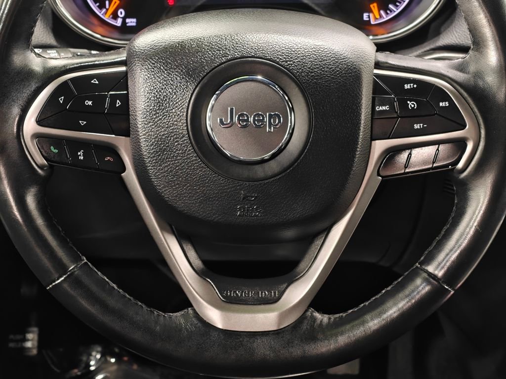 Used 2019 Jeep Grand Cherokee Altitude AWD/4WD image 5