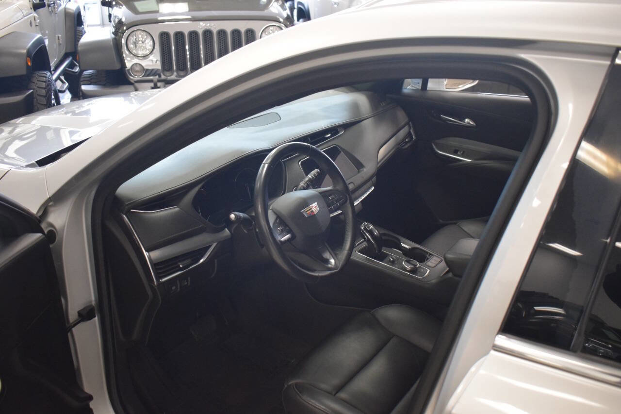 Used 2020 Cadillac XT4 Premium Luxury FWD image 29