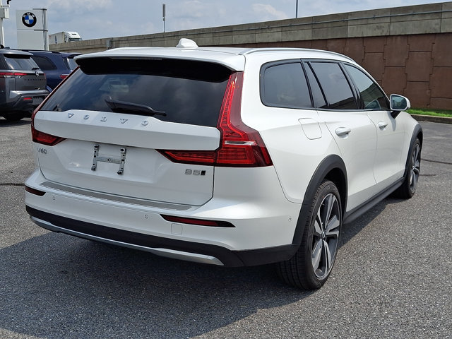 Used 2024 Volvo V60 B5 Cross Country Plus AWD/4WD image 5