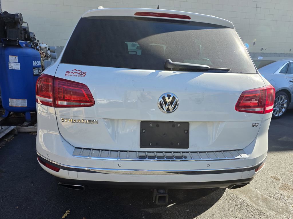 Used 2017 Volkswagen Touareg Wolfsburg Edition image 4