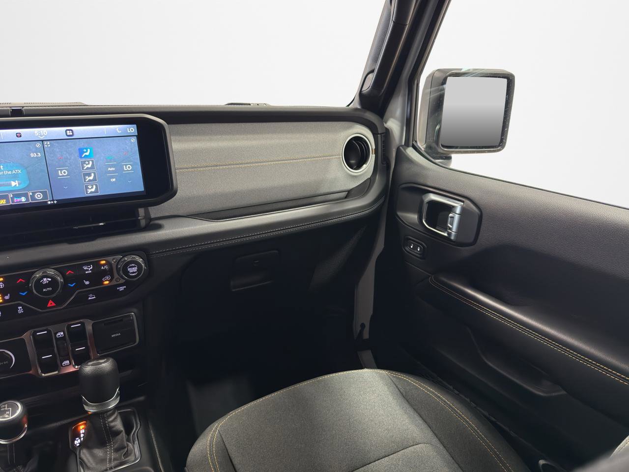 Used 2025 Jeep Wrangler Unlimited Sahara AWD/4WD image 25