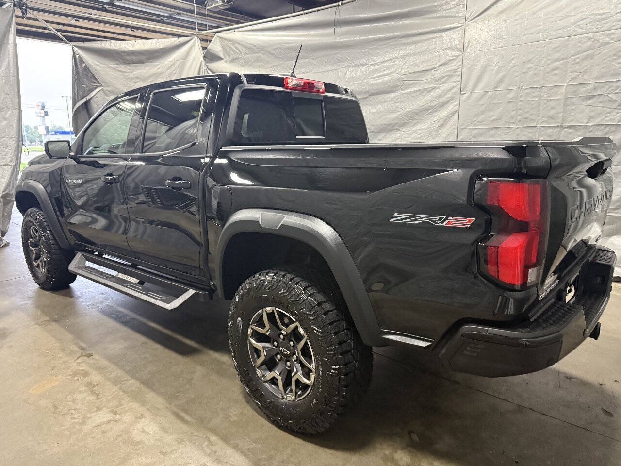 Used 2025 Chevrolet Colorado ZR2 w/ Technology Package AWD/4WD image 4