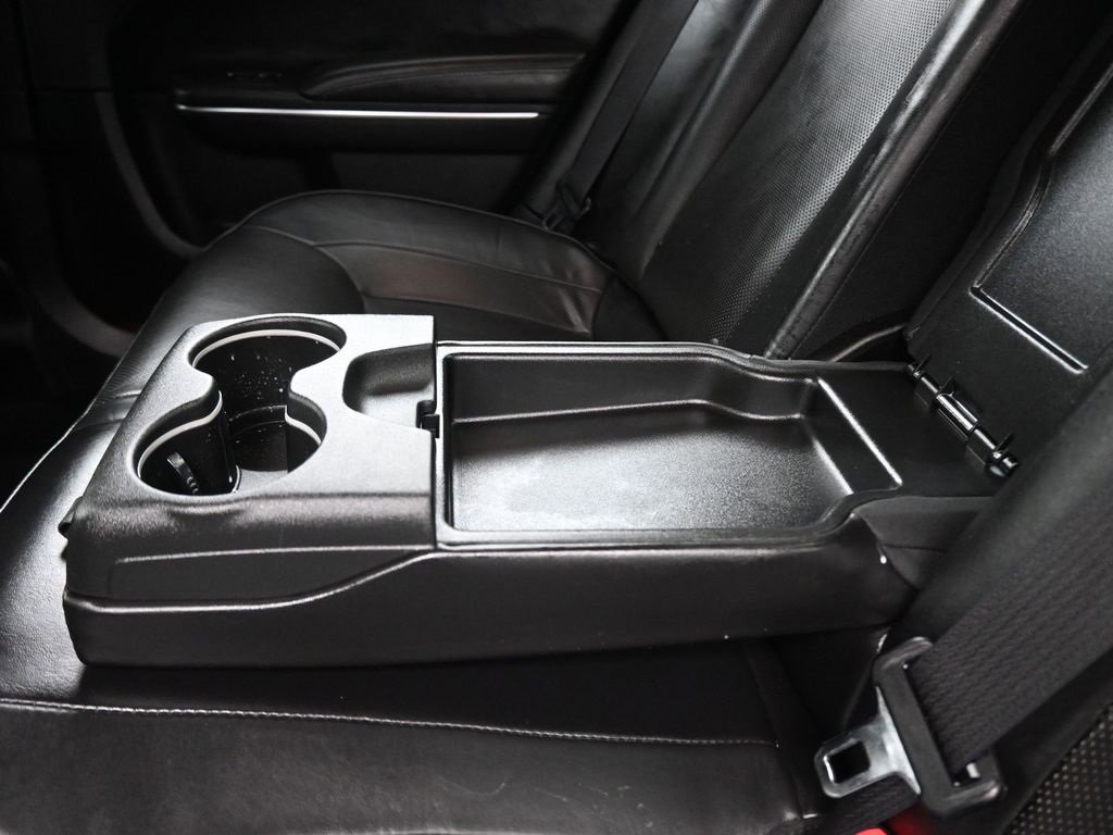 Used 2018 Chrysler 300 Limited image 31