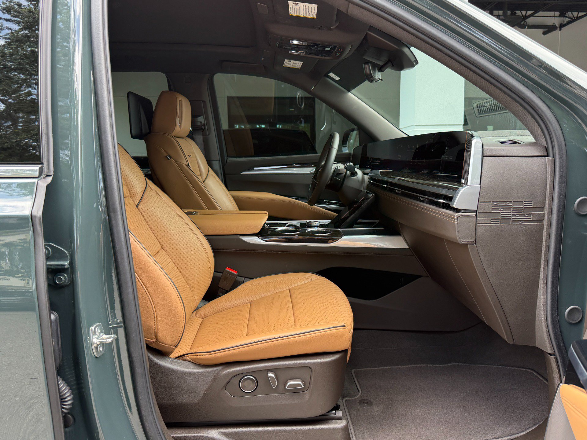 Used 2025 Cadillac Escalade Premium Luxury w/ Touring Package AWD/4WD image 36