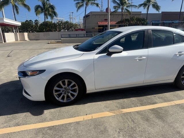 Used 2021 MAZDA MAZDA3 s FWD image 2