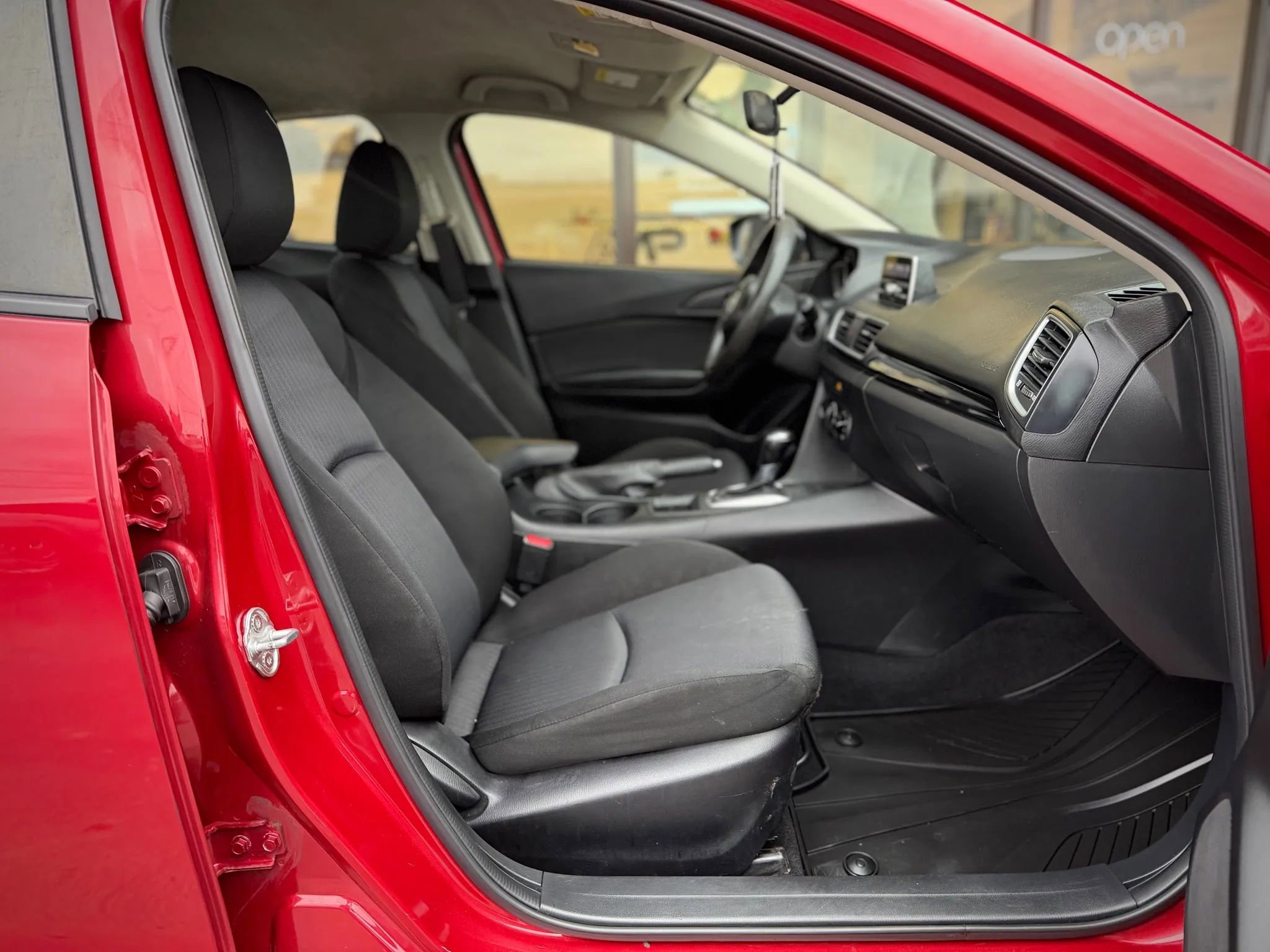 Used 2015 MAZDA MAZDA3 i SV image 15