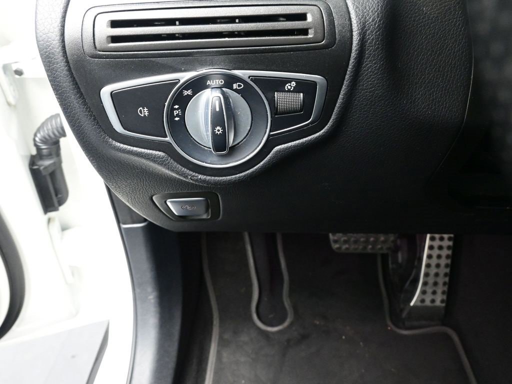 Used 2021 Mercedes-Benz GLC 300 w/ AMG Line image 16