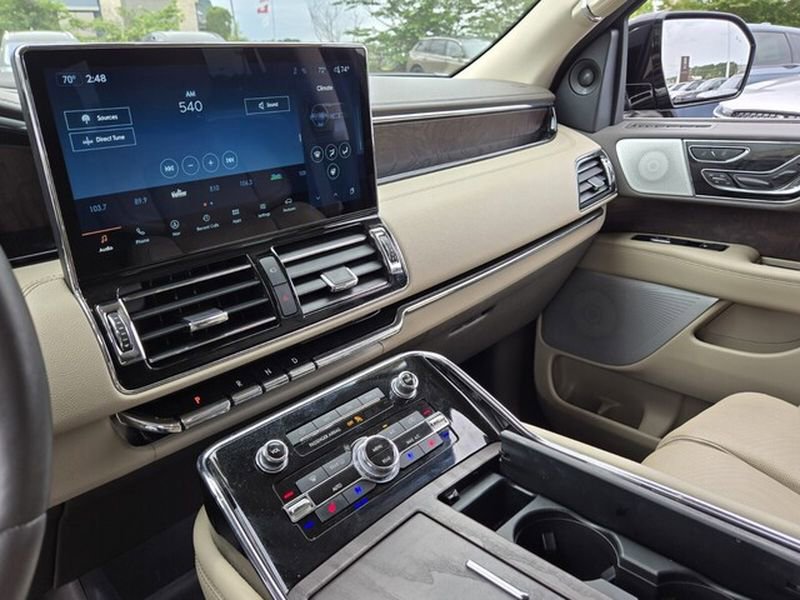 Used 2024 Lincoln Navigator L Reserve AWD/4WD image 11