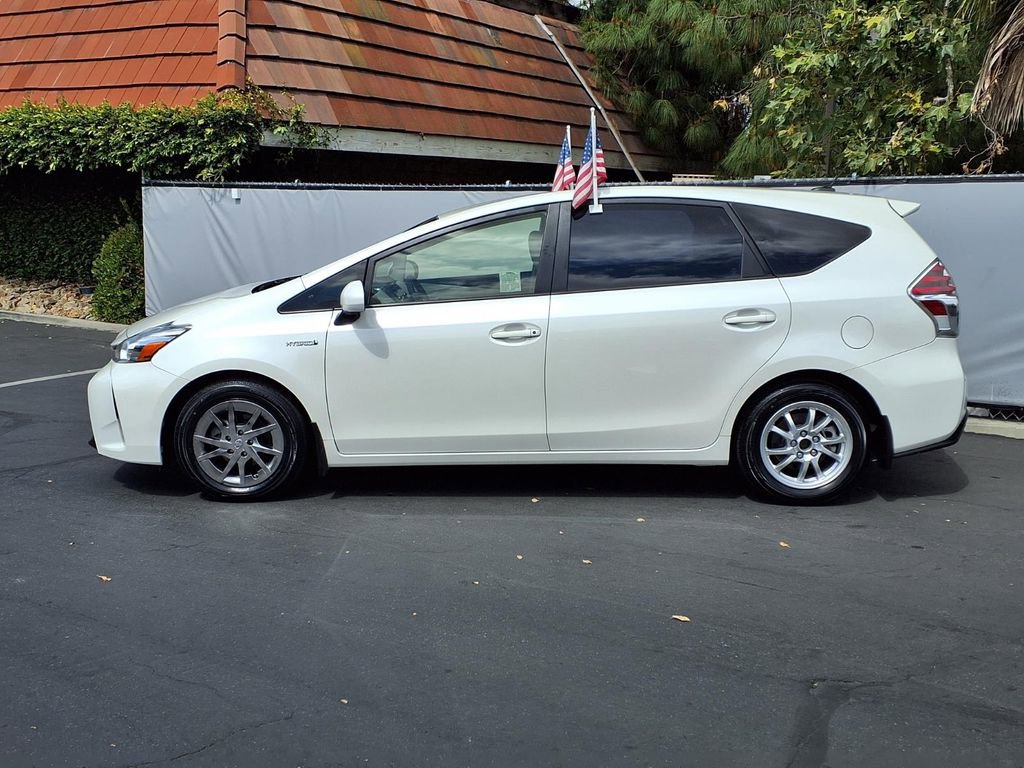 Certified 2017 Toyota Prius V Four FWD image 3