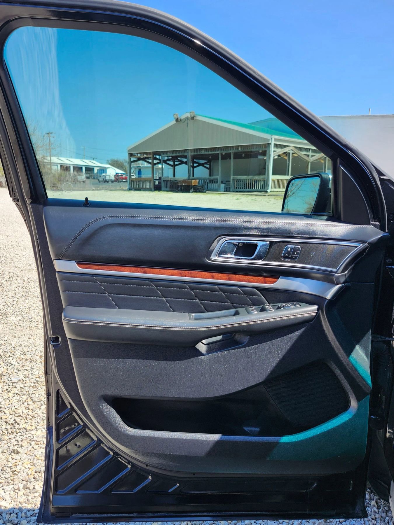 Used 2017 Ford Explorer Platinum image 26