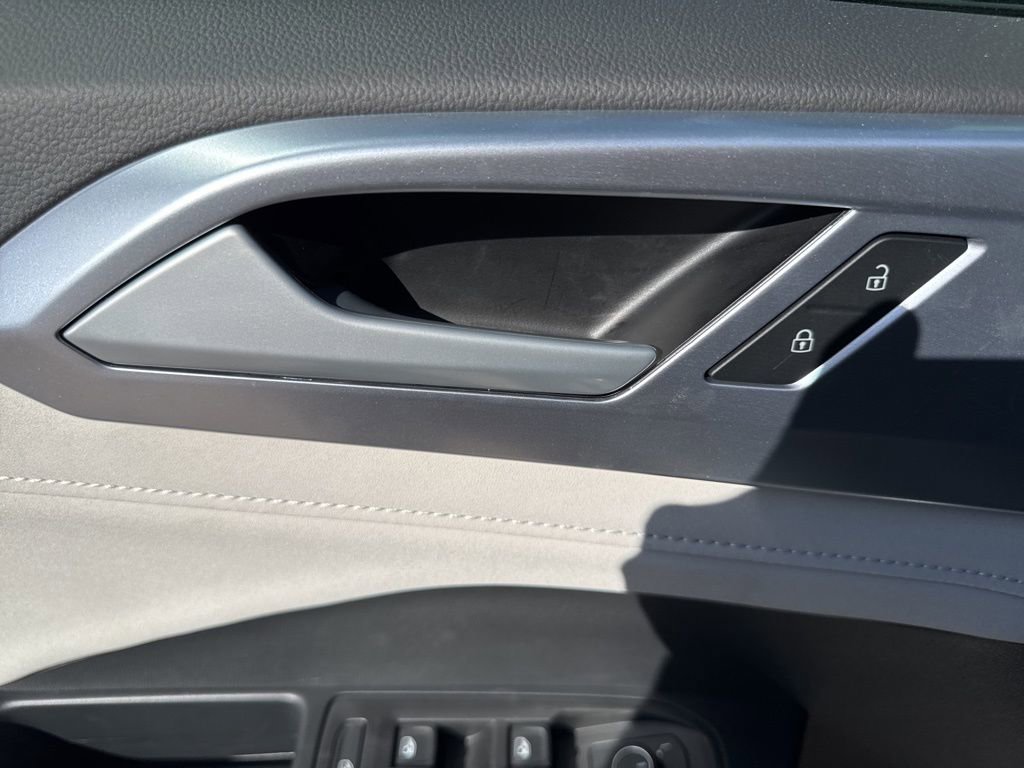 New 2025 Volkswagen Taos SE image 18