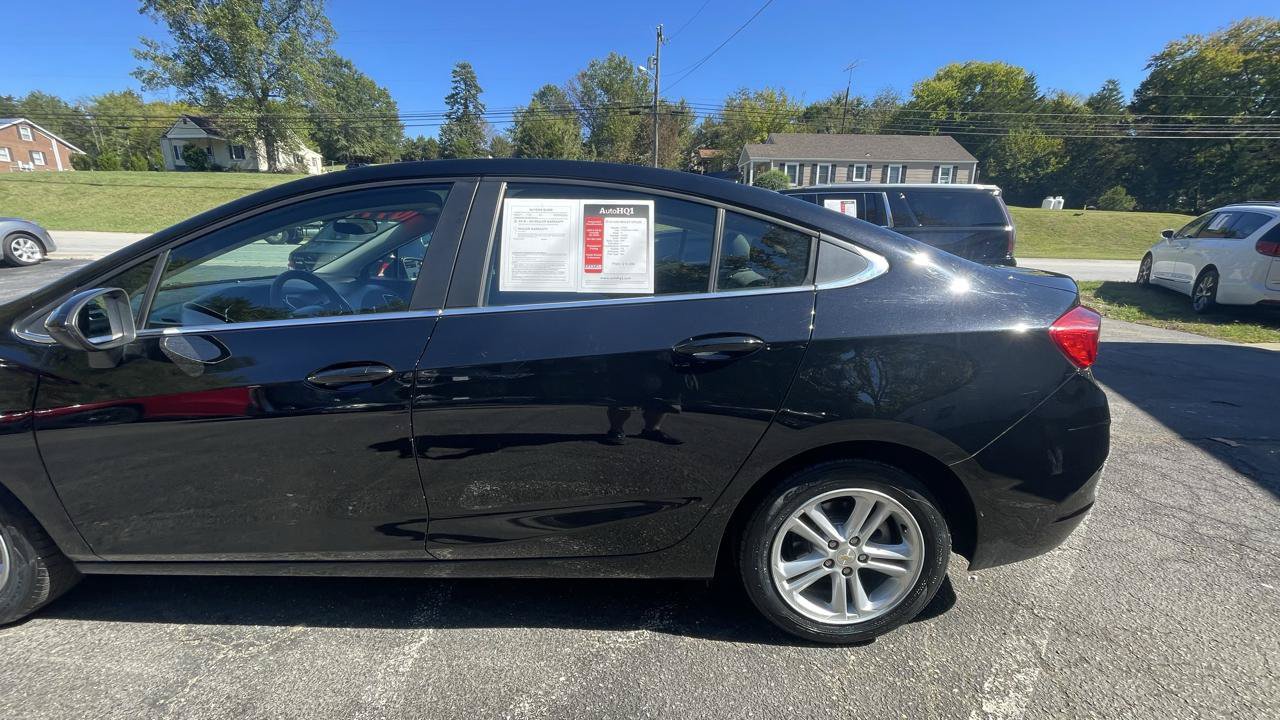 Used 2018 Chevrolet Cruze LT FWD image 4