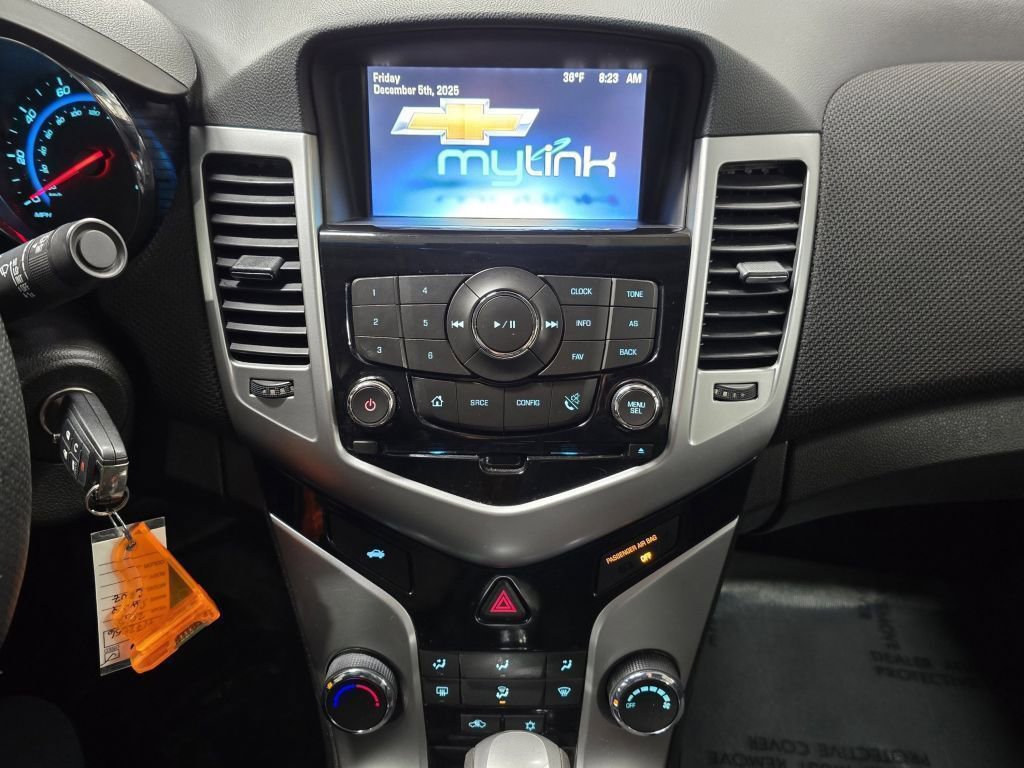 Used 2015 Chevrolet Cruze LT image 4