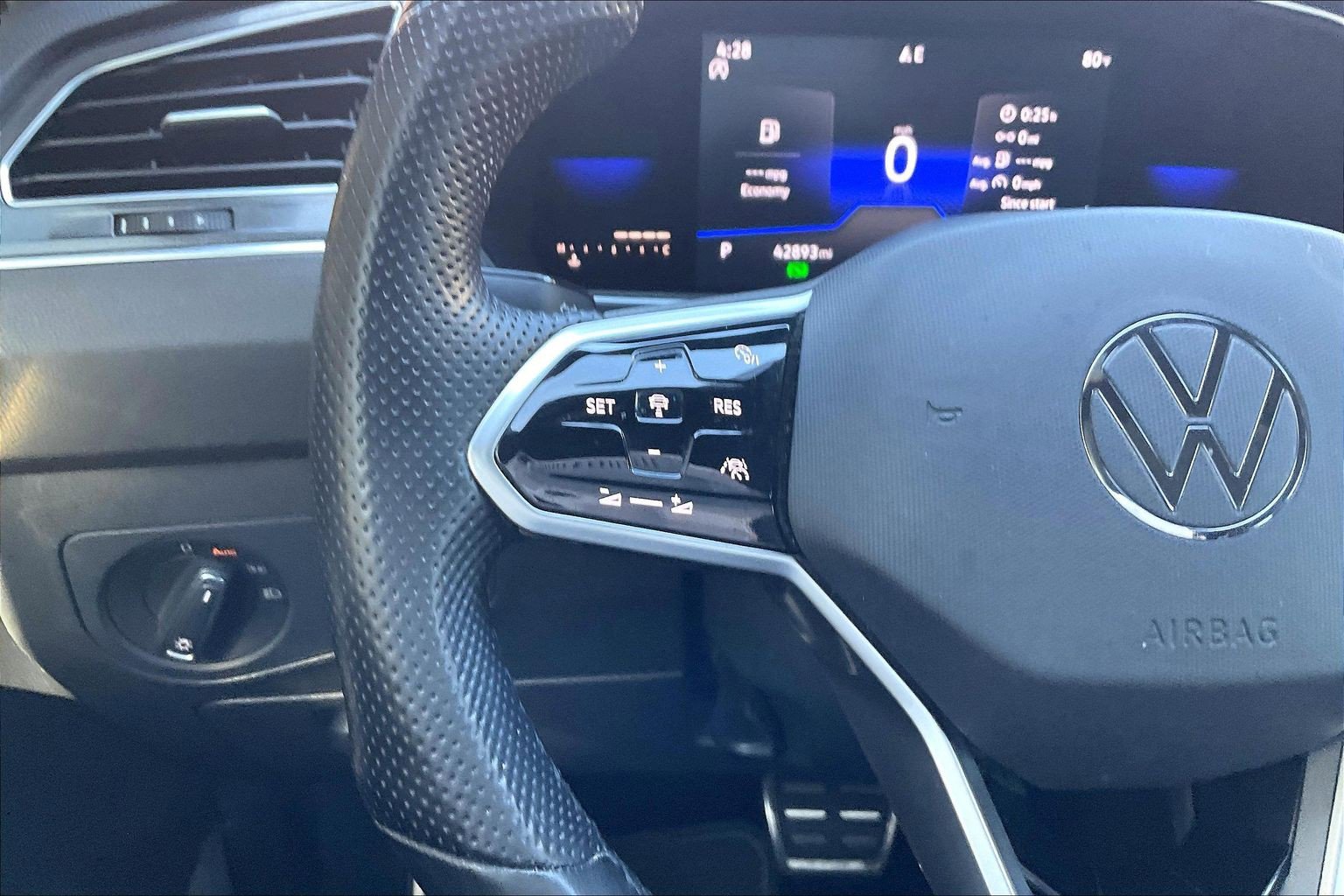 Certified 2022 Volkswagen Tiguan SE R-Line FWD image 18